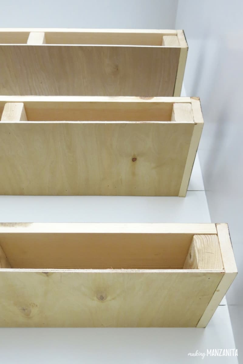 Prateleiras em madeira de demolição  Floating shelves diy, Floating  shelves, Bathroom wall shelves