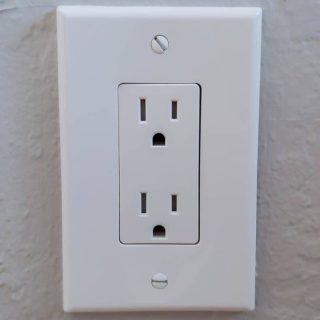 How to Change an Outlet {Video Tutorial} | Making Manzanita