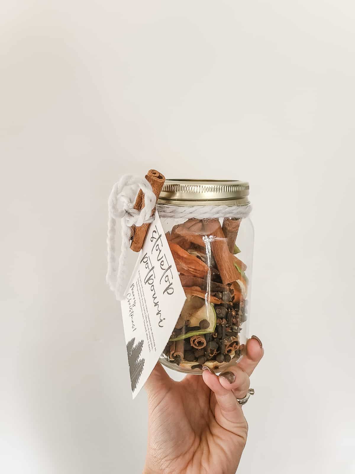 DIY Stove Top Simmer Potpourri: How to Make Your Home Smell Amazing  Naturally - free printable gift tags - Sincerely Saturday