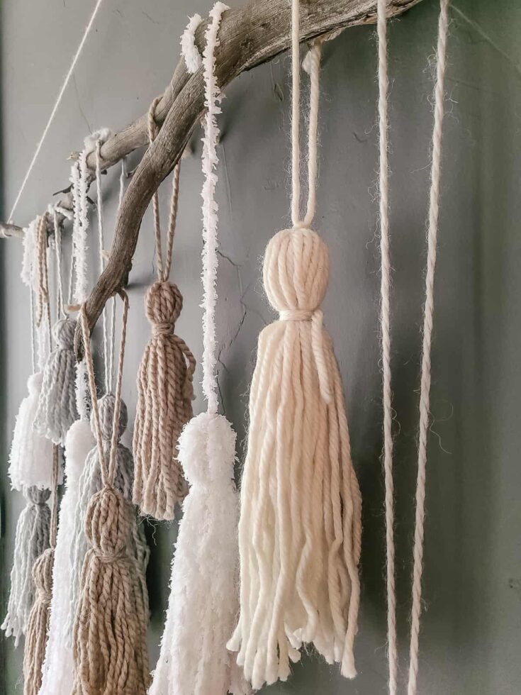 HOW TO MAKE YARN TASSELS THE EASIEST WAY - Great DIY project