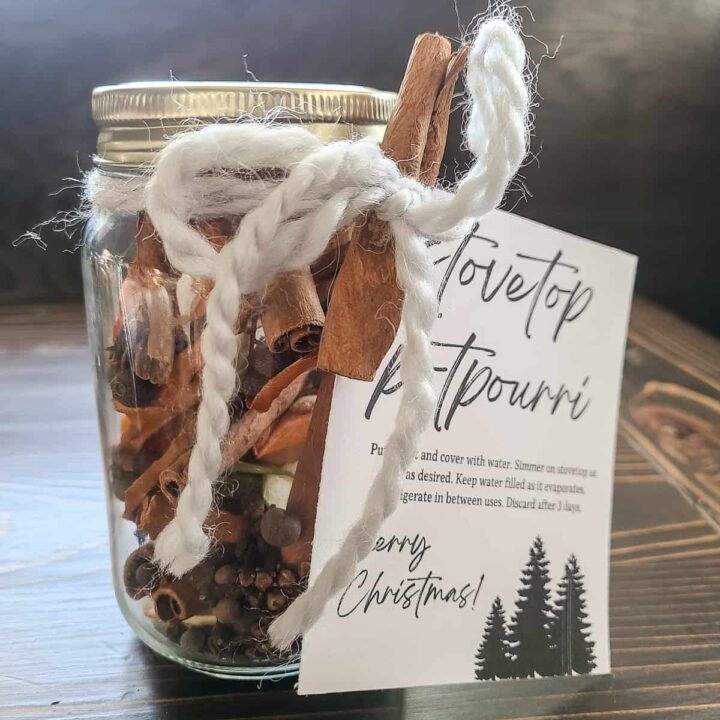 Holiday Stovetop Potpourri - Christmas Gifts For Neighbors!