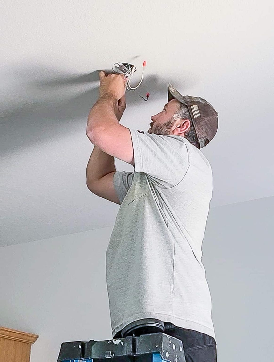 How To Change A Ceiling Light - Making Manzanita